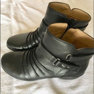 NEW Naturalizer black leather boots